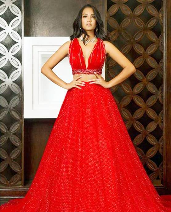 प्रियंका से होती है इस नेपाली एक्ट्रेस की तुलना, कांस में भी लहराया परचम