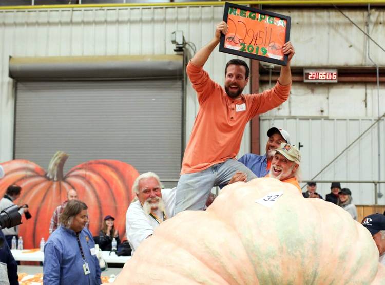 दुन‍िया का दूसरा सबसे बड़ा कद्दू, कार से भी ज्यादा है वजन