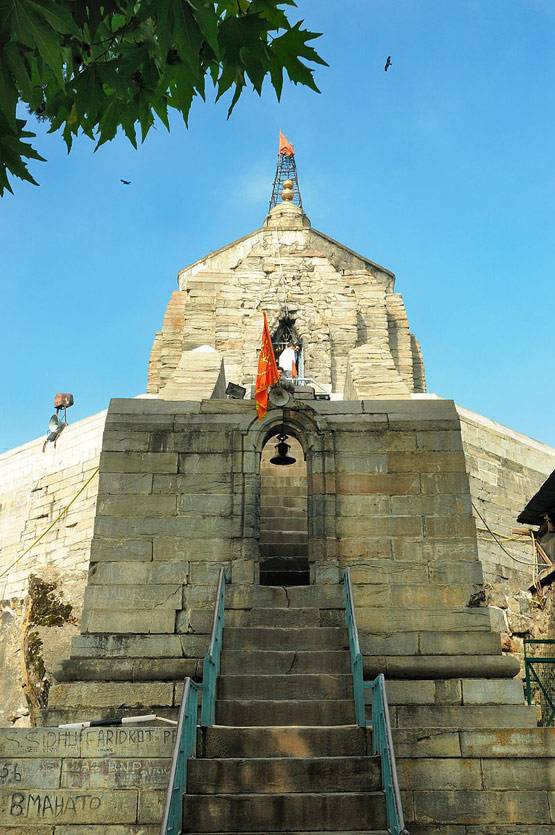 वैष्णो देवी से अमरनाथ तक, हिंदू धर्म के ये मंदिर जम्मू-कश्मीर की पहचान