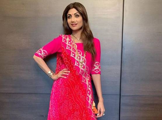 दुर्गाष्टमी पर श‍िल्पा ने कन्याओं को ख‍िलाया हलवा-पूरी, शेयर की फोटो