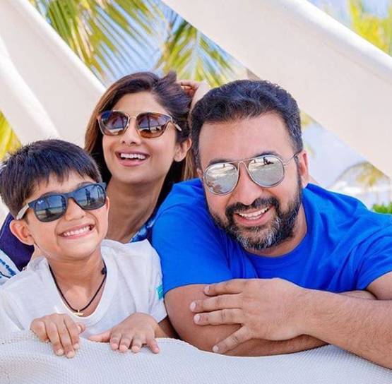 दुर्गाष्टमी पर श‍िल्पा ने कन्याओं को ख‍िलाया हलवा-पूरी, शेयर की फोटो