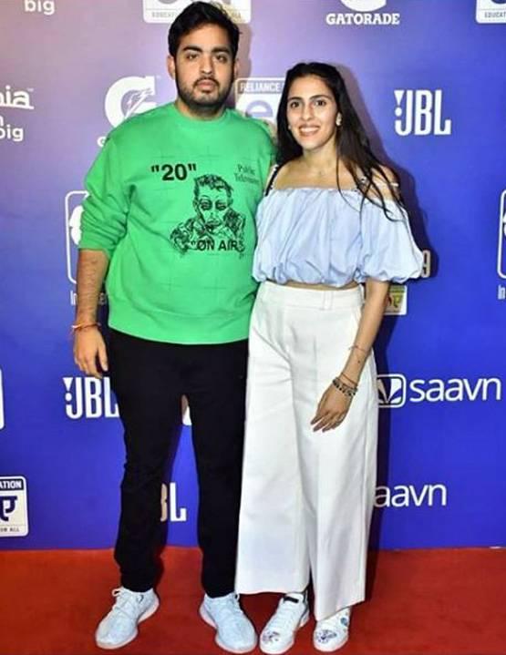 आकाश-श्लोका के दोस्त की शादी में अंबानी परिवार, खूब किया डांस