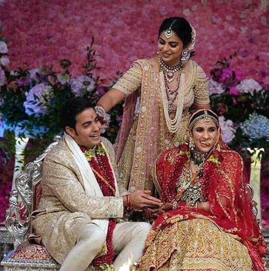 आकाश-श्लोका के दोस्त की शादी में अंबानी परिवार, खूब किया डांस