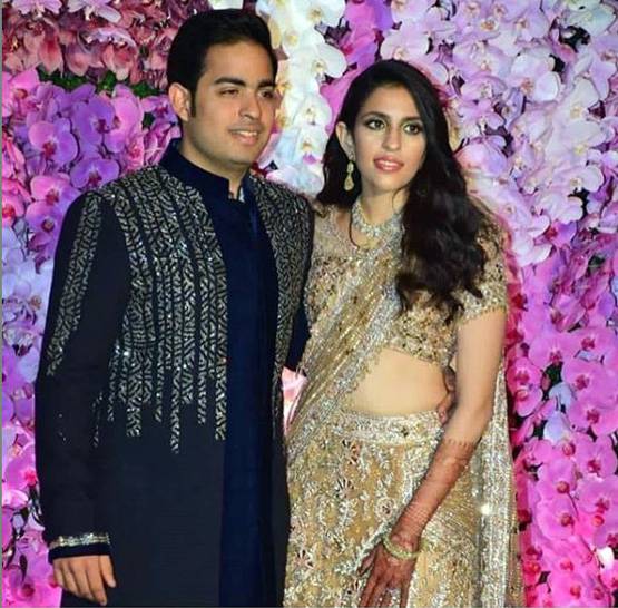 आकाश-श्लोका के दोस्त की शादी में अंबानी परिवार, खूब किया डांस