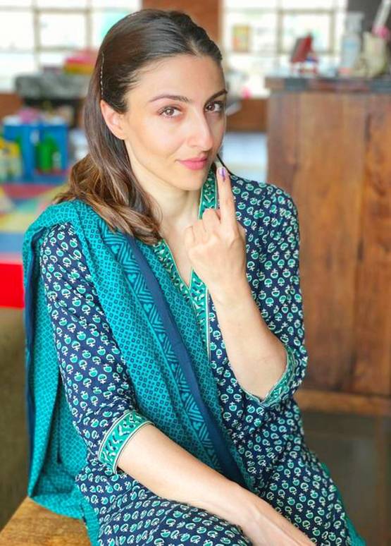 माधुरी-दीया-प्रीति जिंटा-सोहा, सितारों में दिखा वोटिंग का जोश