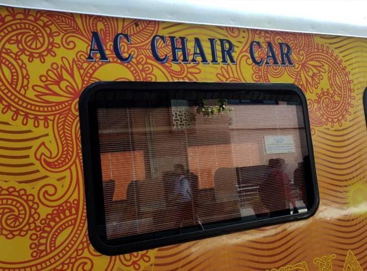 तेजस एक्सप्रेस से सफर के लिए उमड़े लोग, तीन गुना महंगा हुआ किराया!