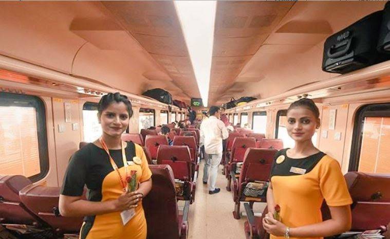 तेजस एक्सप्रेस से सफर के लिए उमड़े लोग, तीन गुना महंगा हुआ किराया!