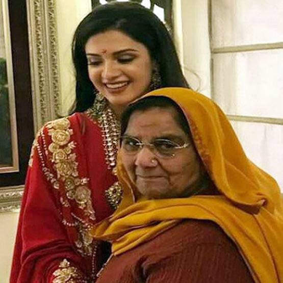 मां निशानेबाज-पत्नी MBA, जानें- कैसा है दुष्यंत चौटाला का परिवार