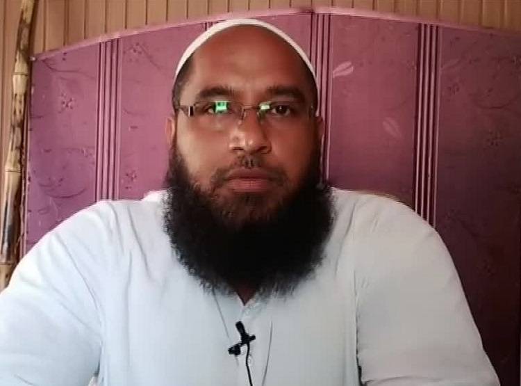 यूपी के स्कूल में करवाई मदरसे वाली प्रार्थना, हेडमास्टर निलंबित