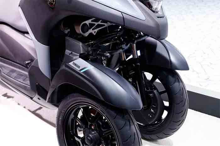 YAMAHA की यह अनोखी स्कूटी, आगे दो चक्के और पीछे एक