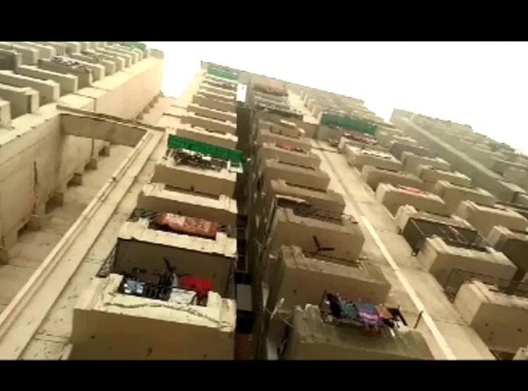 गर्लफ्रेंड को बुलाकर बनाए संबंध, हत्या कर 18वीं मंज‍िल से फेंका