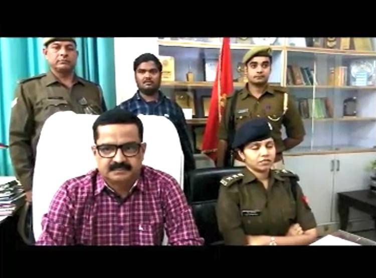 गर्लफ्रेंड को बुलाकर बनाए संबंध, हत्या कर 18वीं मंज‍िल से फेंका