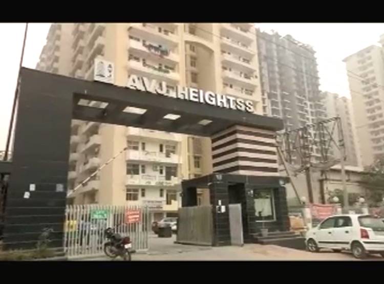 गर्लफ्रेंड को बुलाकर बनाए संबंध, हत्या कर 18वीं मंज‍िल से फेंका