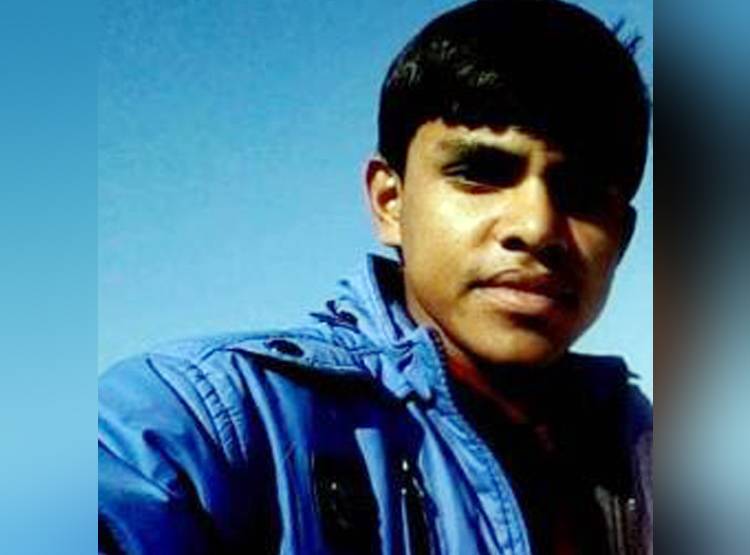 किसी ने बेटे को किया दूर, किसी ने लगाया पंक्चर, ऐसे बने IAS अफसर