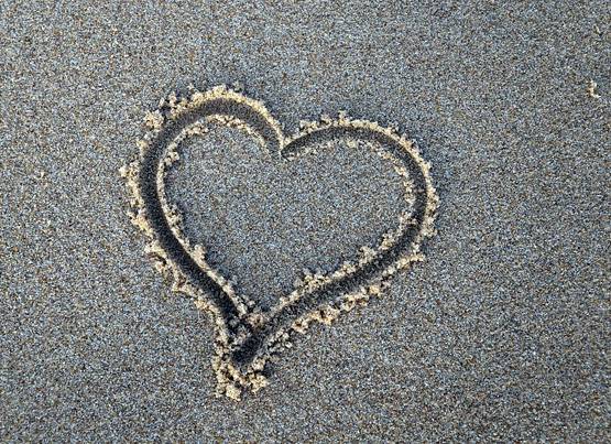 इन 4 राशि के पुरुषों से सबसे ज्यादा आकर्षित होती हैं महिलाएं