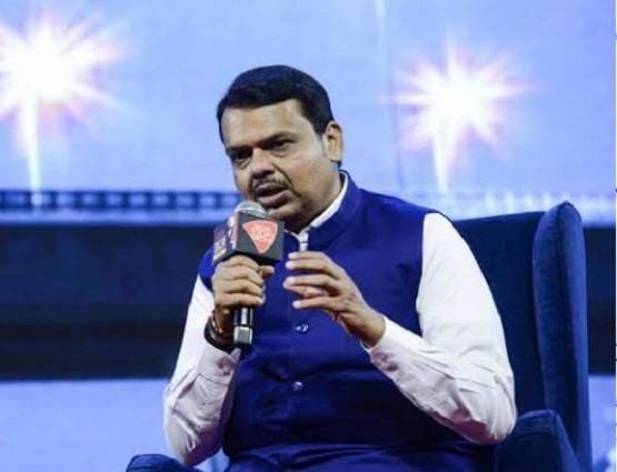 फडणवीस देंगे मात या उद्धव की बनेगी बात? जानें क्या कहते हैं सितारे
