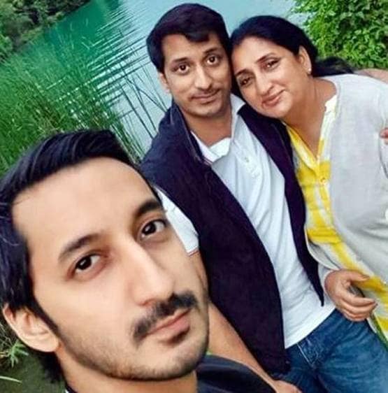 इतने करोड़ के मालिक हैं अजित पवार के बेटे पार्थ, यहां से की पढ़ाई