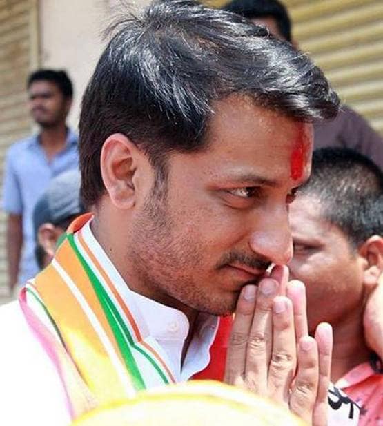 इतने करोड़ के मालिक हैं अजित पवार के बेटे पार्थ, यहां से की पढ़ाई