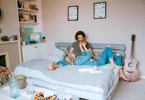 पति-पत्नी के पीठ पीछे कितने भारतीय चलाते हैं अफेयर, सामने आई सच्चाई