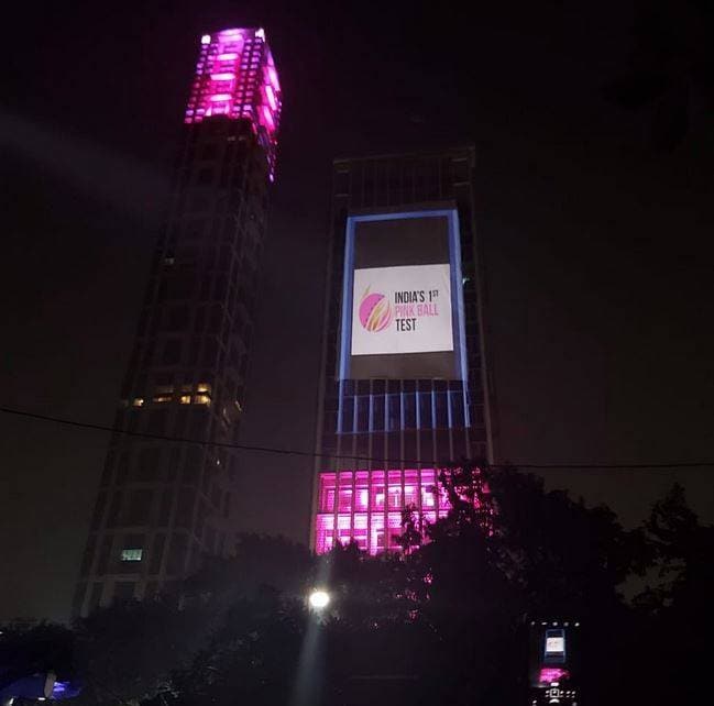 मैच से पहले पिंक सिटी बना कोलकाता, बाजार में आई गुलाबी मिठाई