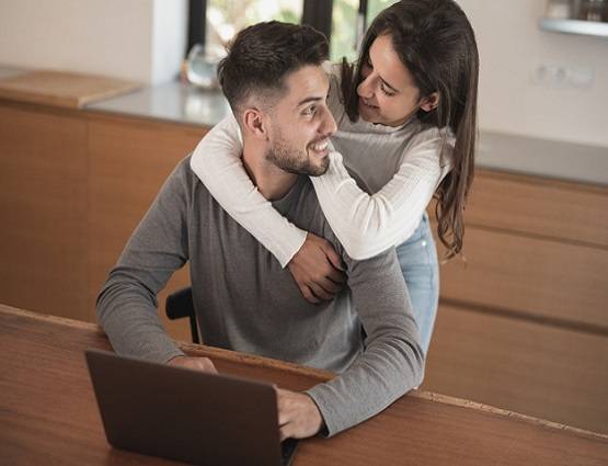 कैसी है भारतीयों की सेक्स लाइफ? अब 18 से पहले ज्यादा लोग खो रहे वर्जिनिटी