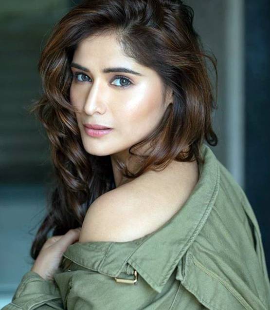 BB 13: विशाल को पसंद करती हैं आरती! बिग बॉस में घरवालों ने कराई शादी