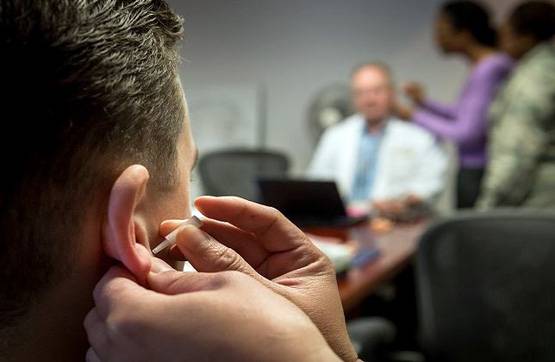 युवक को हो रहा था दर्द, कान से निकली ऐसी चीज कि दंग रह गए डॉक्टर