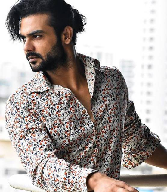 BB 13: विशाल को पसंद करती हैं आरती! बिग बॉस में घरवालों ने कराई शादी