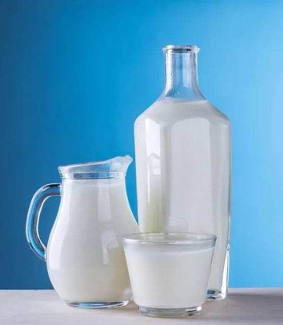 फुल क्रीम या डबल टोंड? कौन सा दूध आपके लिए फायदेमंद