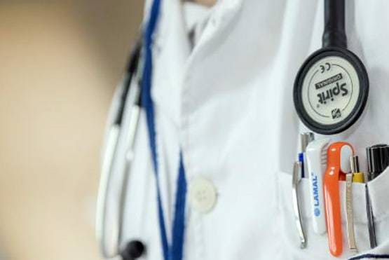 युवक को हो रहा था दर्द, कान से निकली ऐसी चीज कि दंग रह गए डॉक्टर