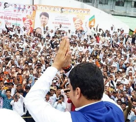 इतने पढ़े- लिखे हैं महाराष्ट्र के CM फडणवीस, पास हैं इतनी डिग्रियां