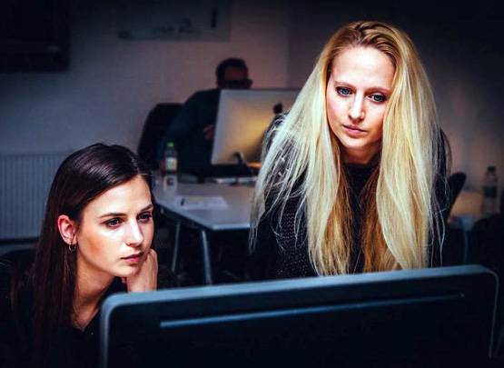 डॉक्टर, वकील, टीचर... जानें पेशे से कैसे जुड़ी है आपकी सेक्स लाइफ?