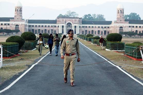 मां 7वीं, पिता तीसरी पास, बेटा 5वें अटेंप्ट में बना IAS, ये थी स्ट्रेटजी