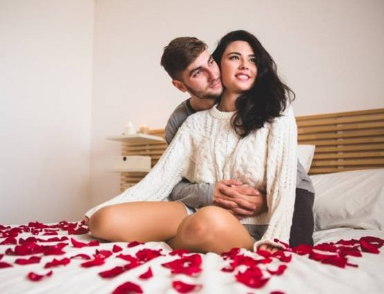 इंदौर जैसे छोटे शहरों में कैसे गुपचुप फल-फूल रही है वेश्यावृत्ति?