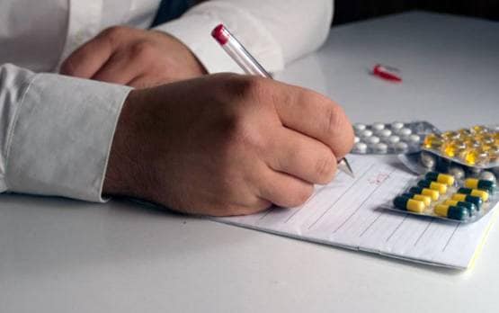 युवक को हो रहा था दर्द, कान से निकली ऐसी चीज कि दंग रह गए डॉक्टर