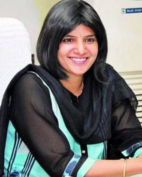 किसी ने बेटे को किया दूर, किसी ने लगाया पंक्चर, ऐसे बने IAS अफसर