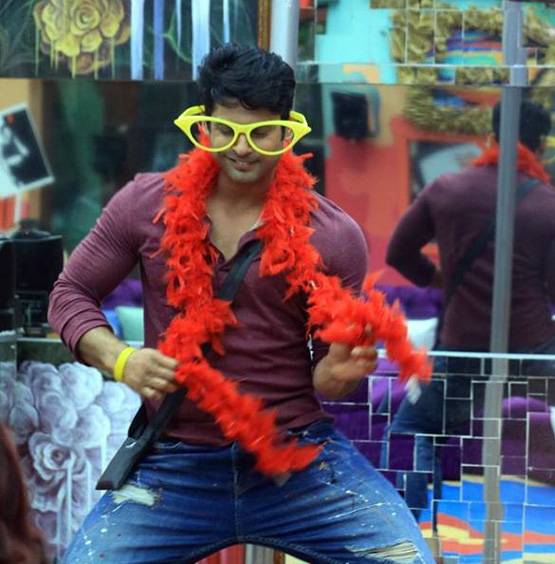 'नामर्द' बोलने पर सिद्धार्थ की फ्रेंड ने रश्मि की लगाई क्लास, कही ये बात