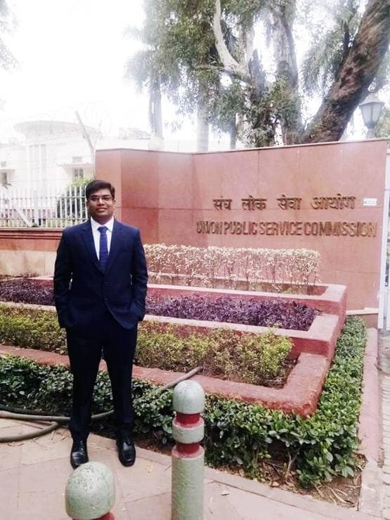 मां 7वीं, पिता तीसरी पास, बेटा 5वें अटेंप्ट में बना IAS, ये थी स्ट्रेटजी