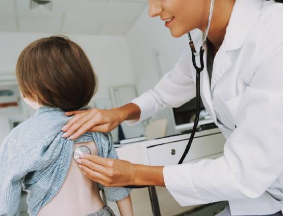 जानिए बच्चे-बुजुर्ग ही क्यों निमोनिया के शिकार? हर साल लाखों मौत