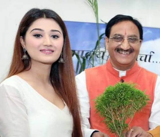 जानें- क्या करती हैं निशंक की तीनों बेटियां, पिता को है नाज