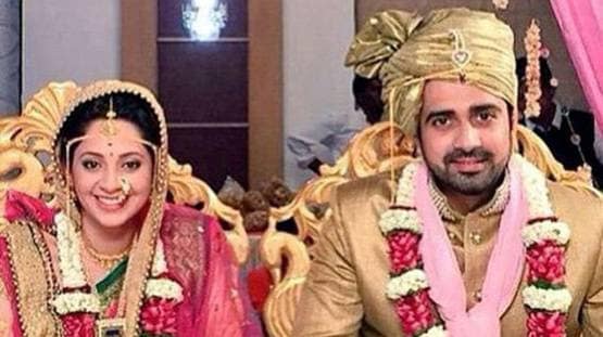 पर्दे पर निभाया भाई-बहन का किरदार, फिर रियल लाइफ में बने कपल