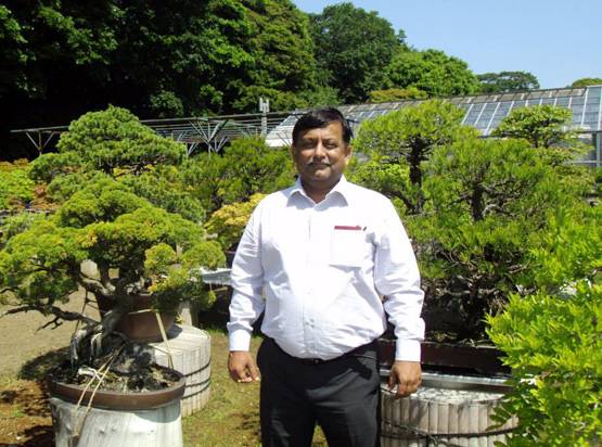 बर्थडे विश से लेकर लेट नाइट वर्क तक, ऐसी है इन अफसरों की लाइफ