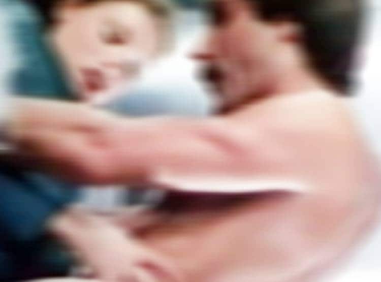 अचानक बस स्टैंड पर चलने लगी पोर्न फिल्म, वीडियो हो गया वायरल