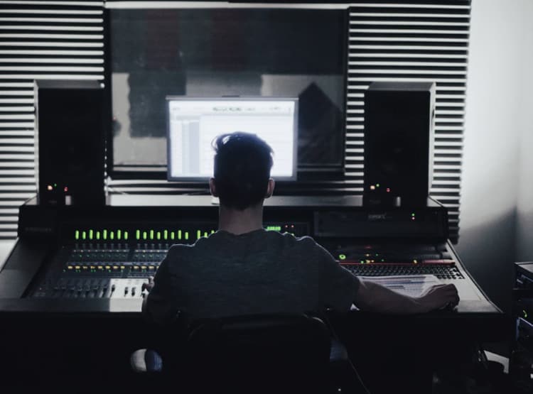 आपकी कॉल रिकॉर्ड हो रही है? ऐसे करें चेक और इससे बचाव