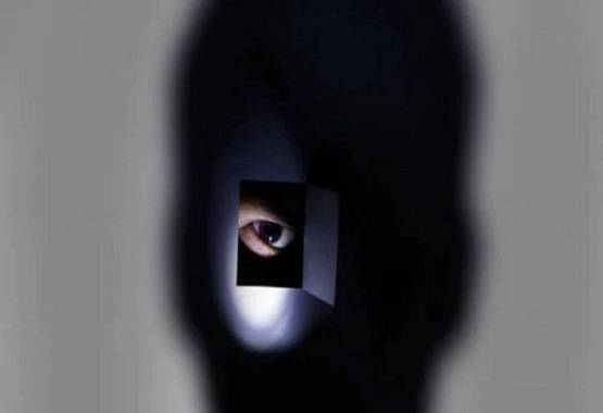 लेडीज टॉयलेट में लगा था हिडेन कैमरा, लड़की ने ऐसे किया बेनकाब