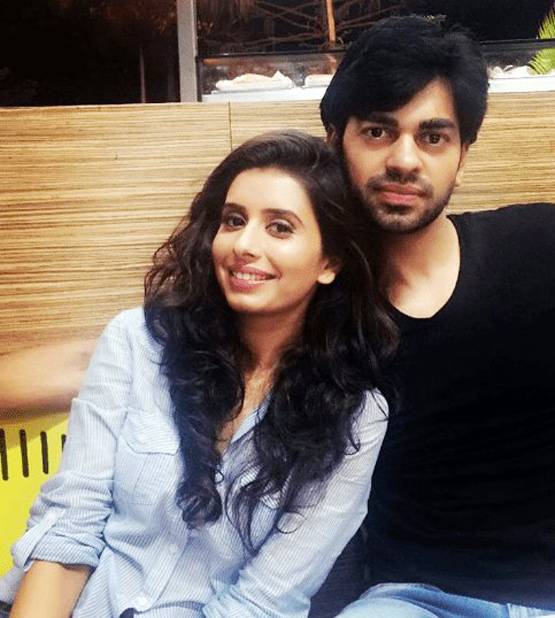 पर्दे पर निभाया भाई-बहन का किरदार, फिर रियल लाइफ में बने कपल