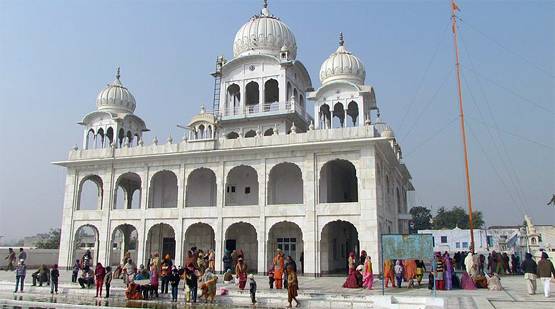 देश के वो 10 गुरुद्वारे, जहां हर साल धूम-धाम से मनाया जाता है प्रकाश पर्व