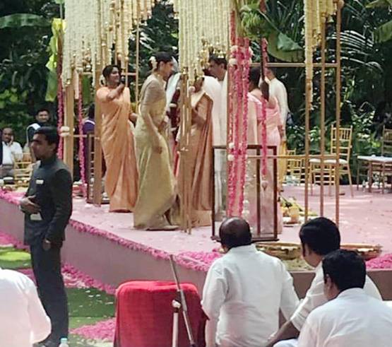 दोस्त की शादी में दीपिका पादुकोण ने रिपीट की अपने रिसेप्शन वाली साड़ी? Photos