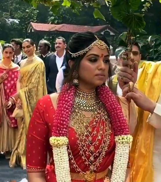 दोस्त की शादी में दीपिका पादुकोण ने रिपीट की अपने रिसेप्शन वाली साड़ी? Photos