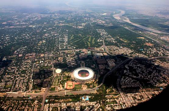 बर्थडे विश से लेकर लेट नाइट वर्क तक, ऐसी है इन अफसरों की लाइफ